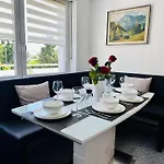 Διαμέρισμα Fuer 6 Personen Wlan Balkon Parken Stilvoll